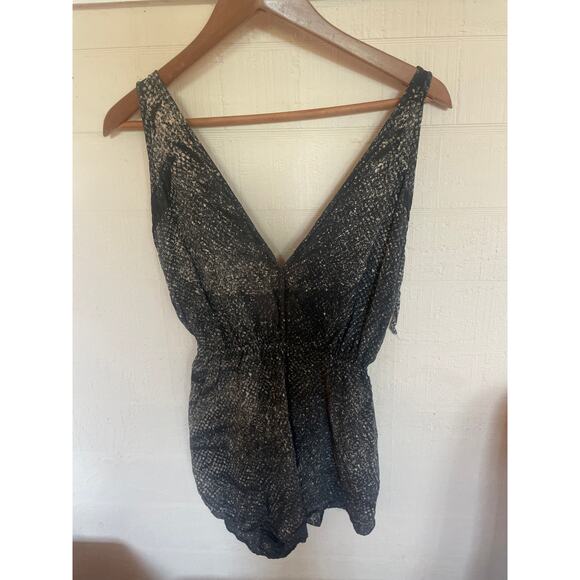 Revolve BLUE LIFE Printed Silky Romper Size XS BEACH GRUNGE COMFY CASUAL - Picture 2 of 5